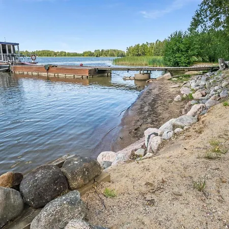 Holiday Lake *